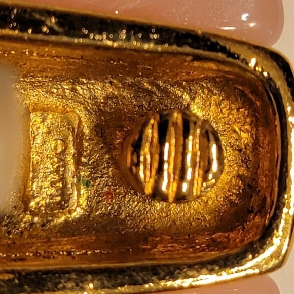 Vintage Avon Pink Lucite and Goldtone Clip On Earrings - Picture 4 of 4